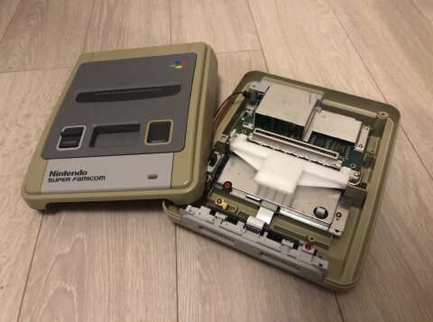 The opened up Super Nintendo